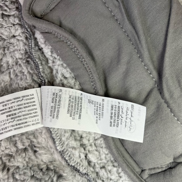 NWT!! NEW- grey Abercrombie & Fitch Cloud Sherpa Vest - Picture 6 of 13